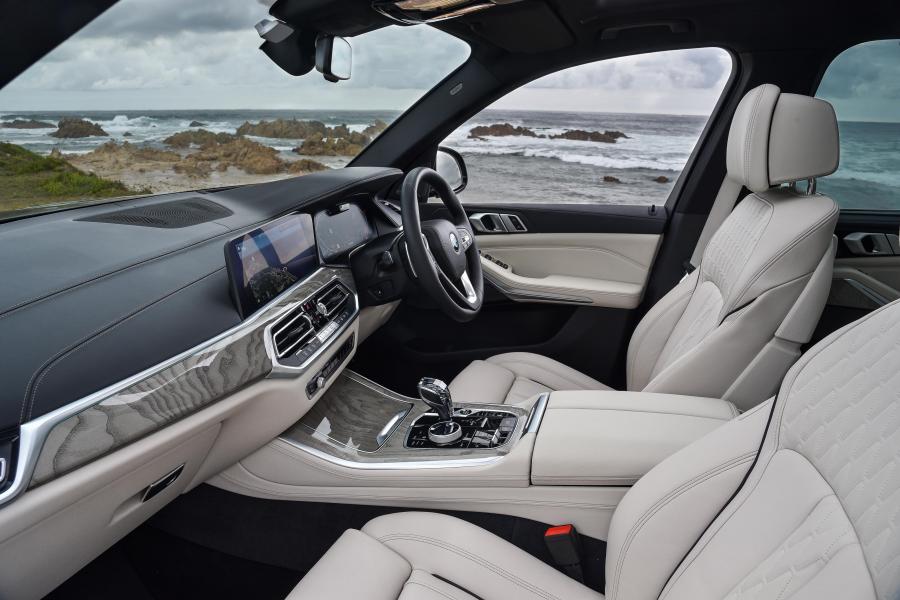 Интерьер BMW X5 xDrive30d (G05) 2018 года  (ZA) (фото 23 из 30)